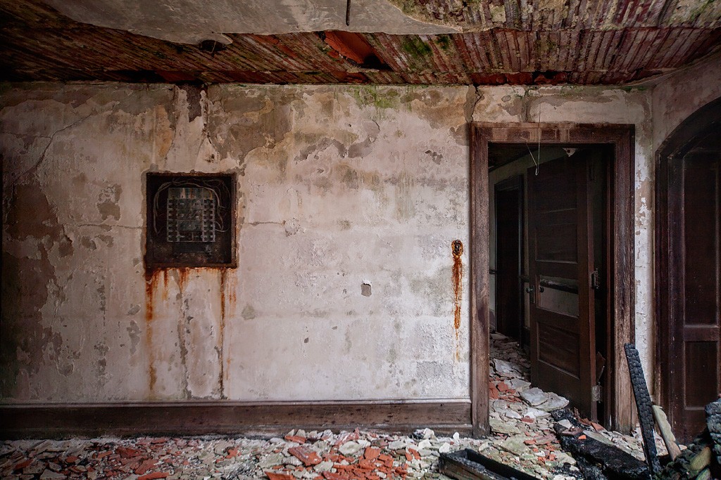 Rust - Photo of the Abandoned McNeal Mansion